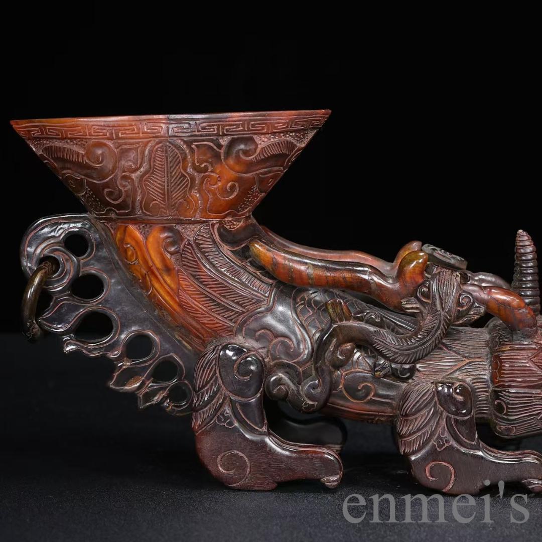 中国古美術『珍藏 牛角彫刻 瑞獣托杯 一対』対物 工芸美術 酒具 極細工 古玩