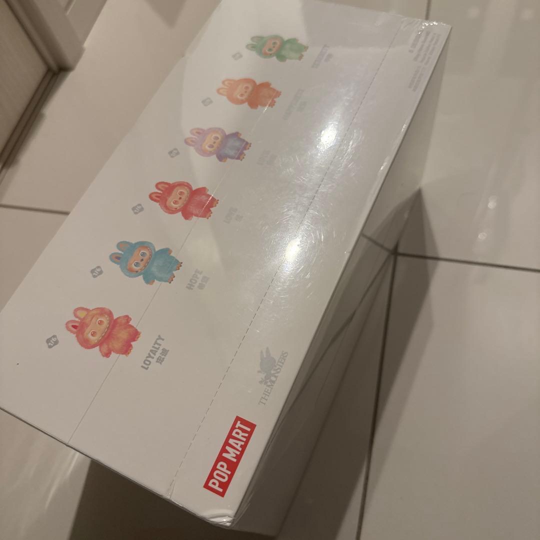 確実正規品・新品・未開封　ラブブ エナジーアソートボックス