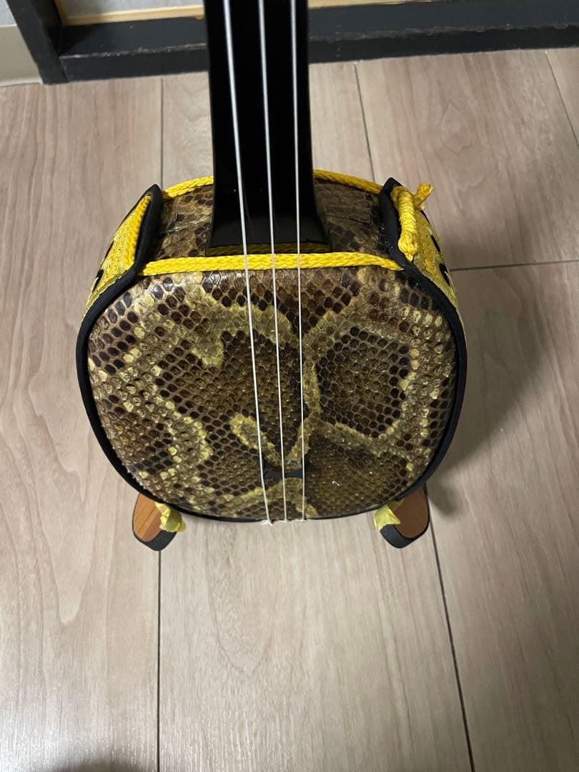 三線 本体 本革強化張 棹重量532g ケース付き