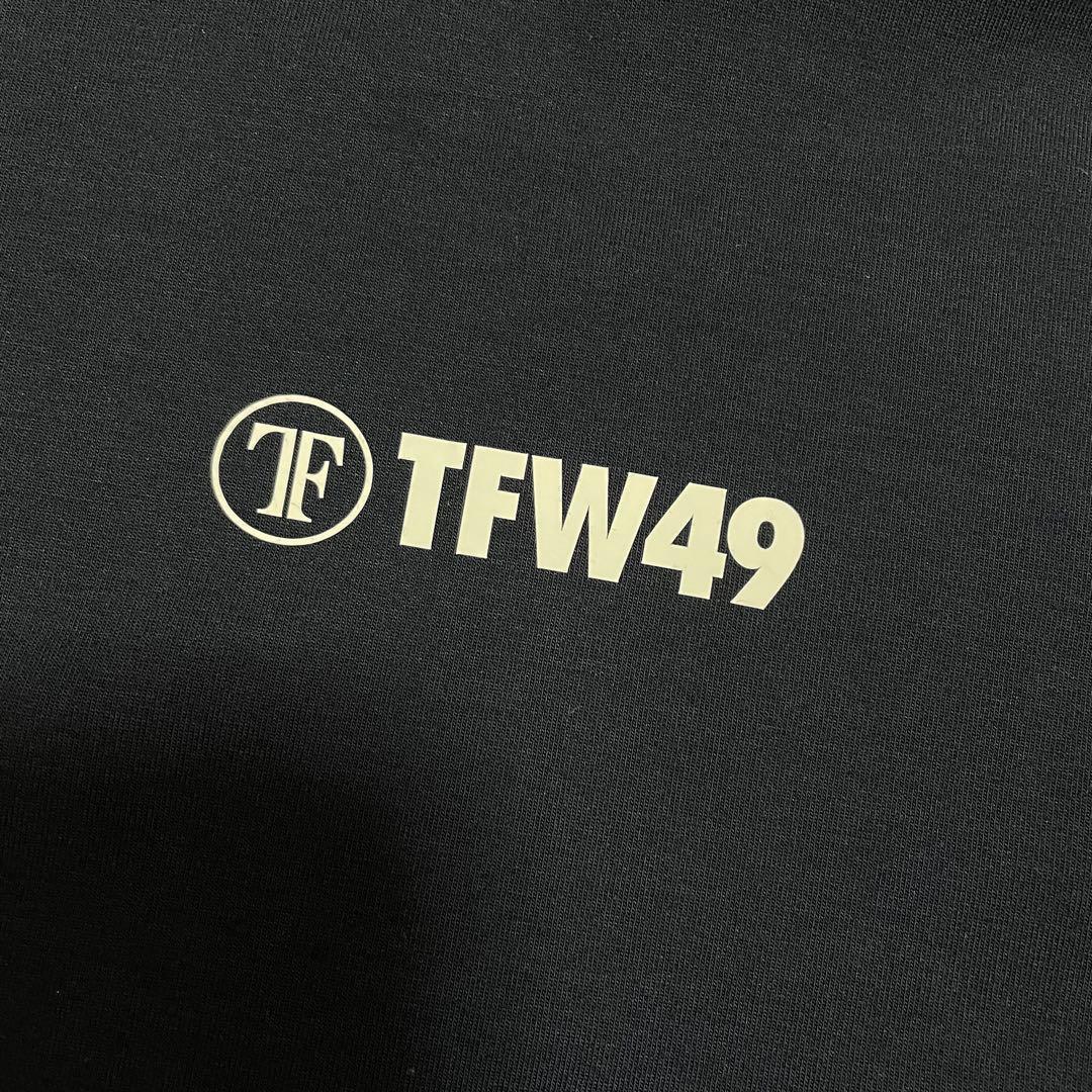 定価3.4万　2025モデル　TFW49 モックネック Tシャツ　ネイビー　XL