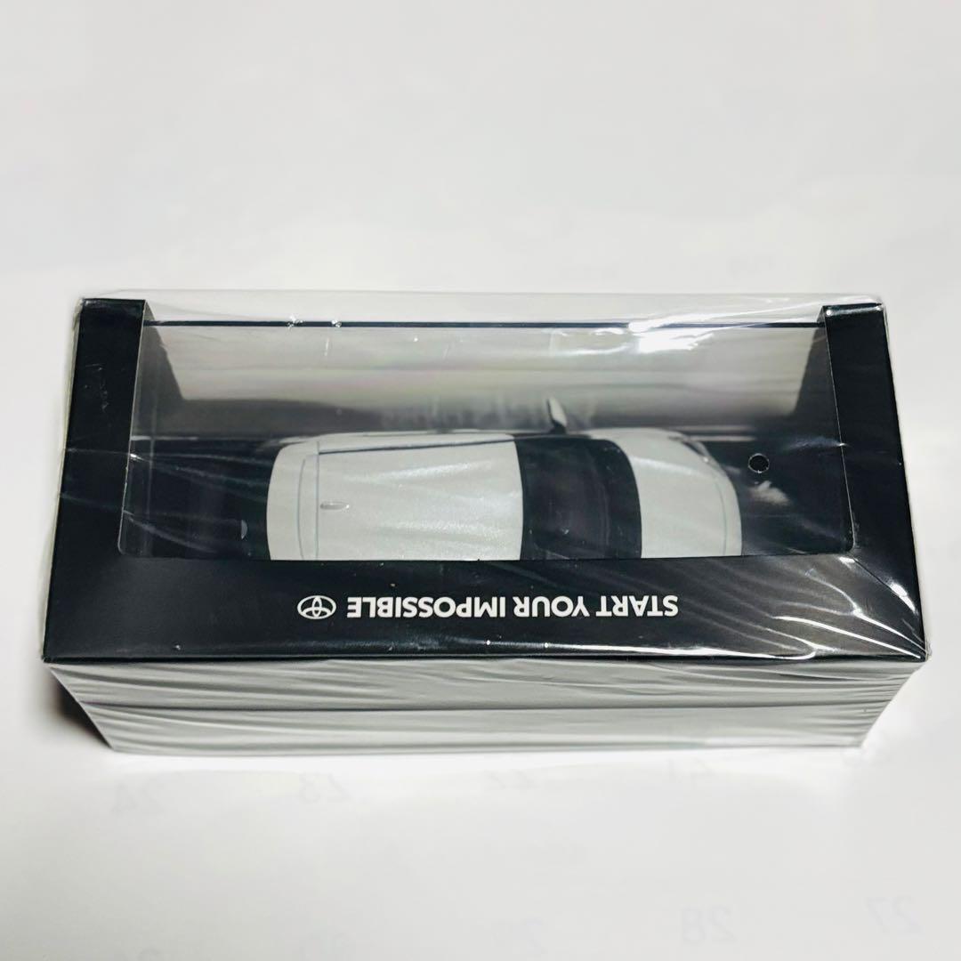 トヨタ ヤリスクロス 1/30 ミニカー ホワイトパール 新品 未開封品