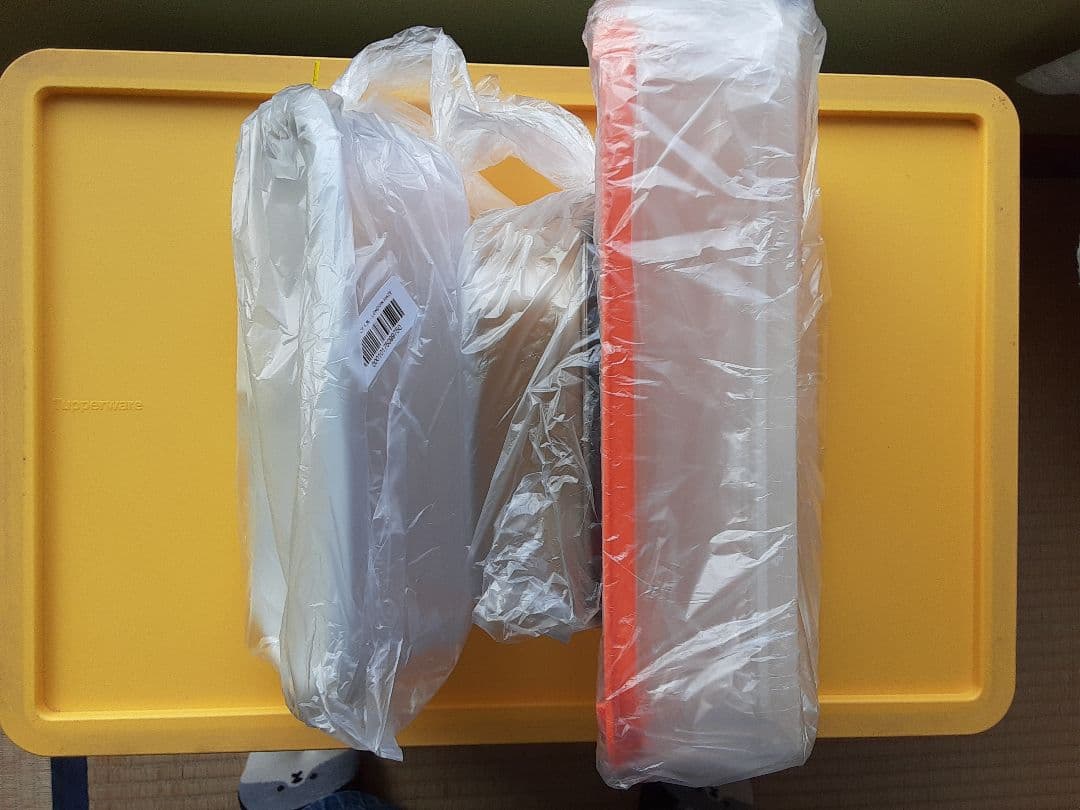 タッパーウェア　プラスチック食品保存容器セット（3色）