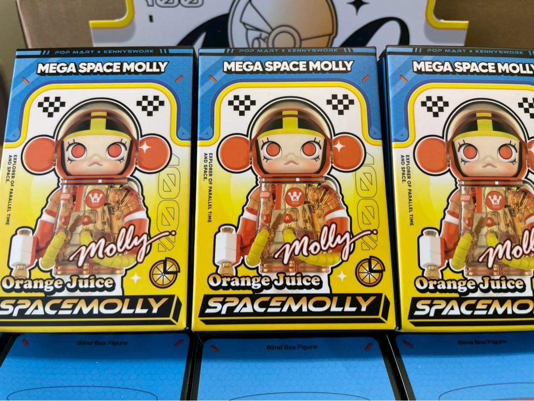新品未開封　正規品Pop Mart Mega Molly ３個　シリーズ4