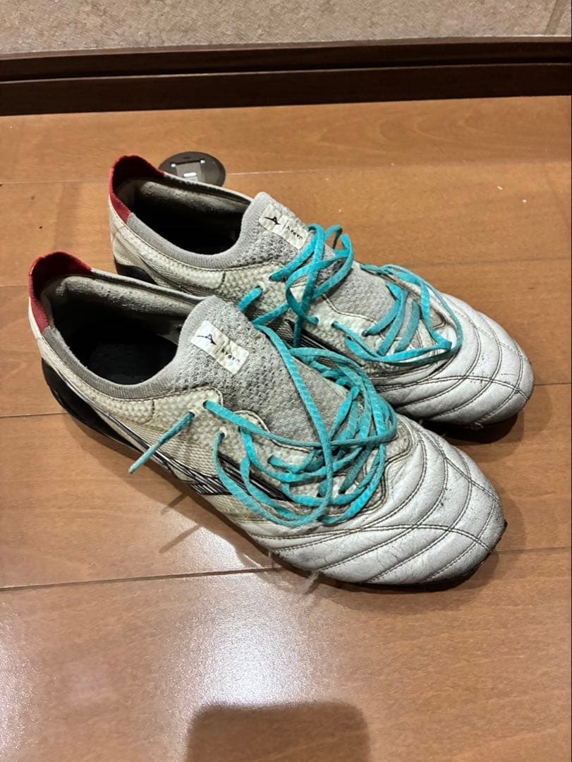 Mizuno サッカースパイク ホワイト/レッド/ブラック