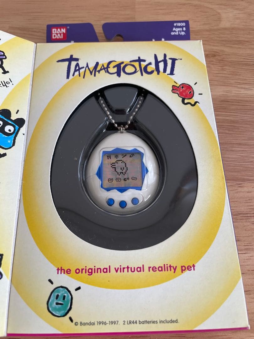 未開封BANDAI Tamagotchi 初代 海外版 #1800 白×青 箱付