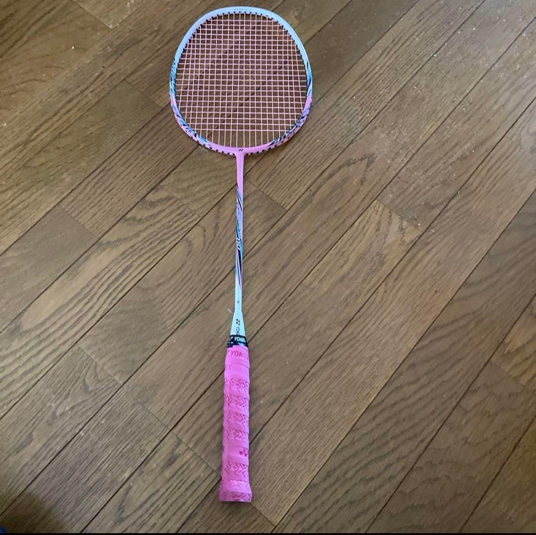 ヨネックス YONEX バドミントンラケット　ピンク