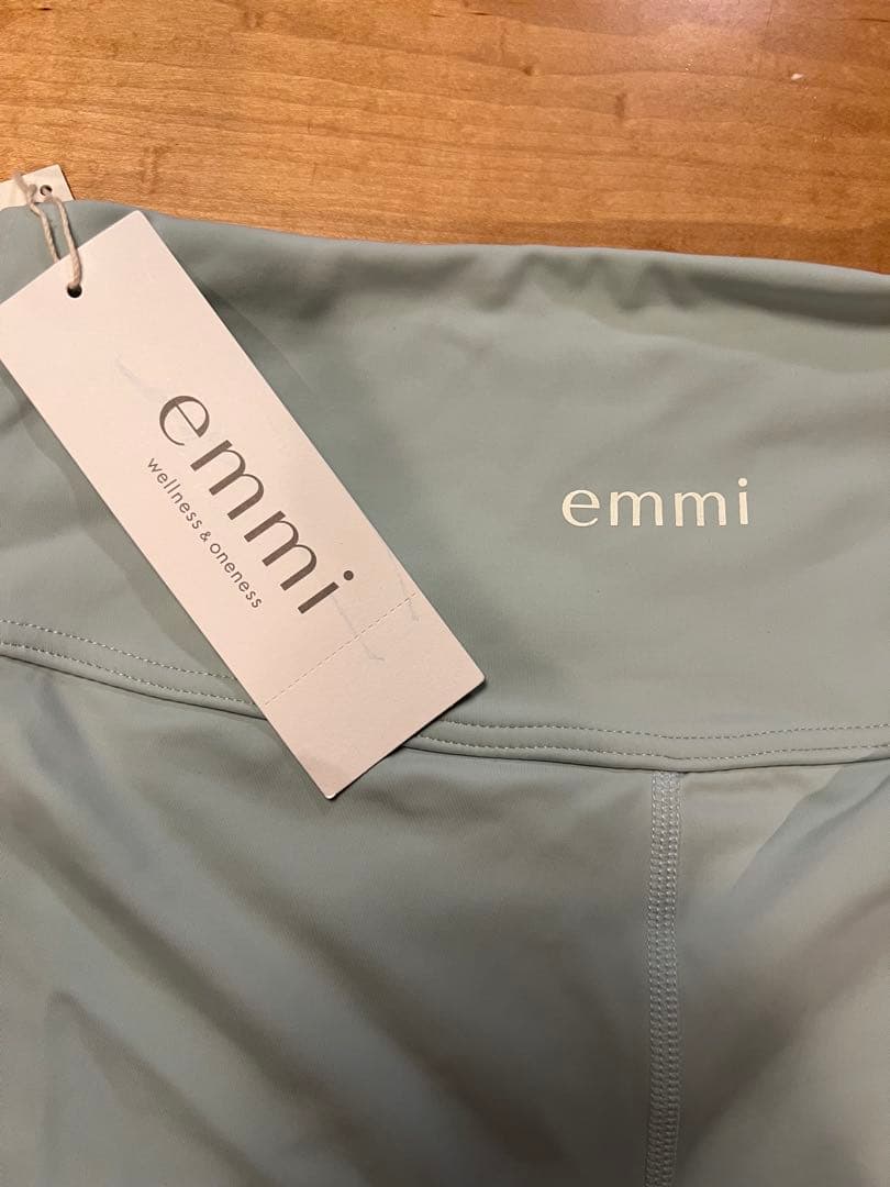 emmi ハイウエスト ヨガパンツ ミントグリーン