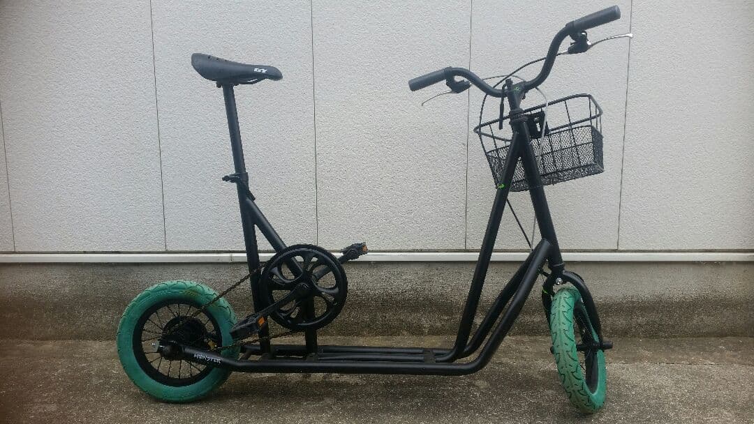 自転車　キックスケーター　キックボード