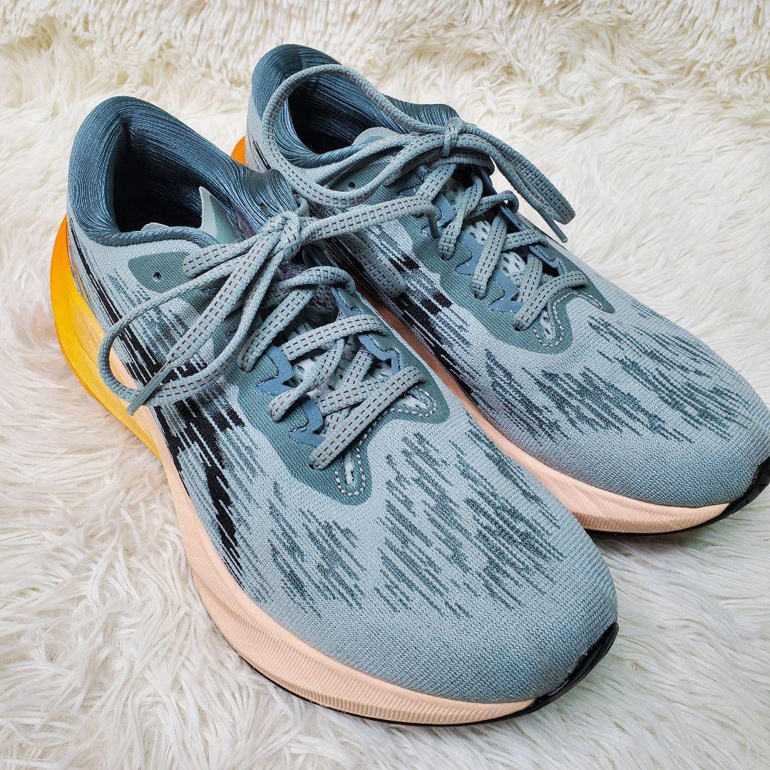 【美品】asics アシックス　ノヴァブラスト3 メンズ　26.0cm