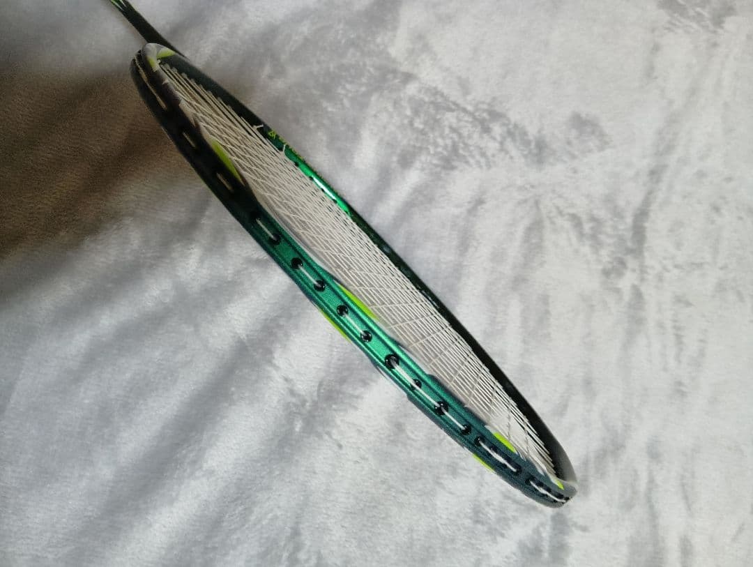 YONEX Astrox 100 Tour バドミントンラケット　4UG6