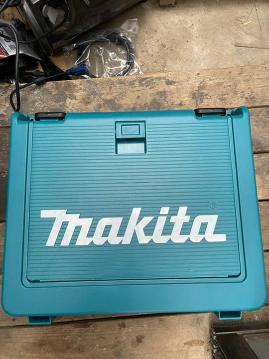 マキタ受電機と箱
