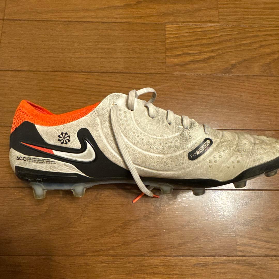 Nike サッカースパイク ティエンポ トップモデル　 人工芝用