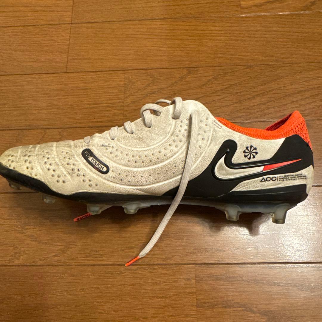 Nike サッカースパイク ティエンポ トップモデル　 人工芝用