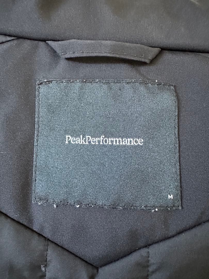 Peak performance ブラックフード付きジャケット