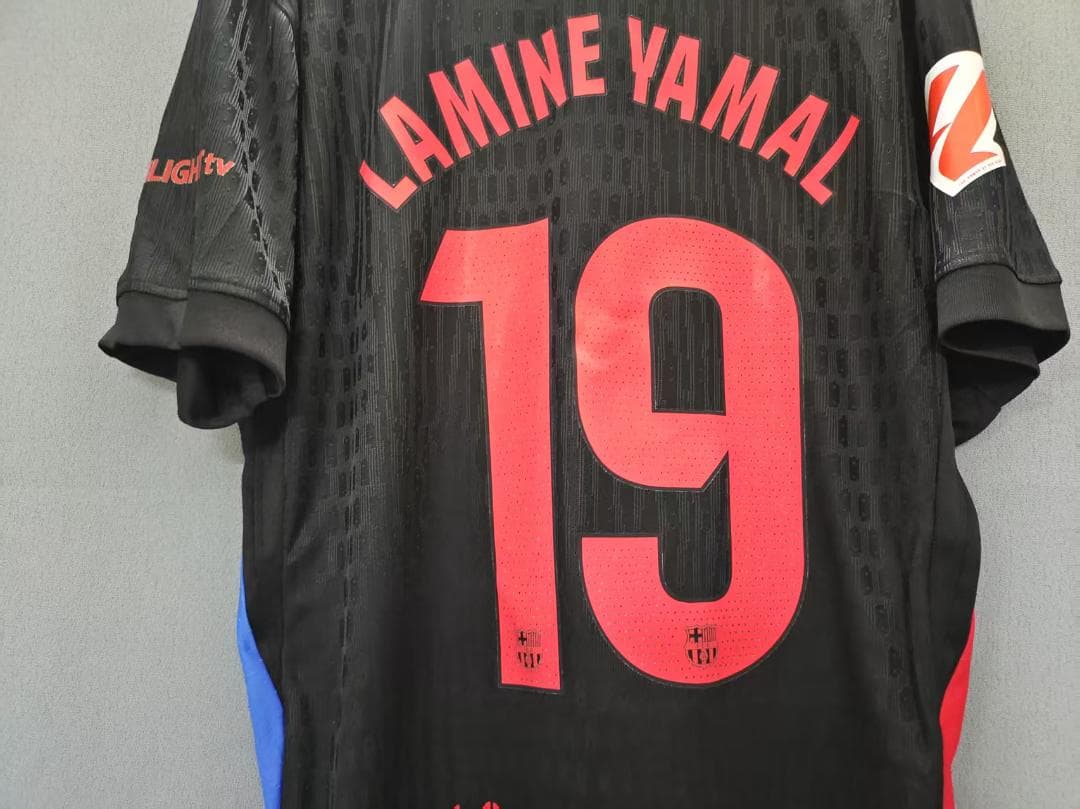 FC Barcelona LAMINE YAMAL 19番シャツ