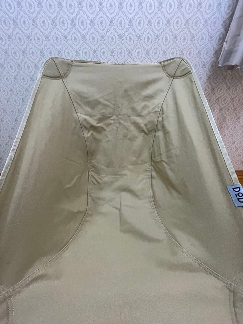 DODスゴイッス ベージュ アウトドアチェア 66cm x 94cm