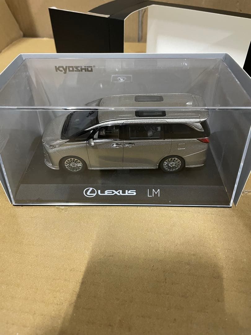 KYOSHO 1/43 LEXUS LM 500h ソニックチタニウム