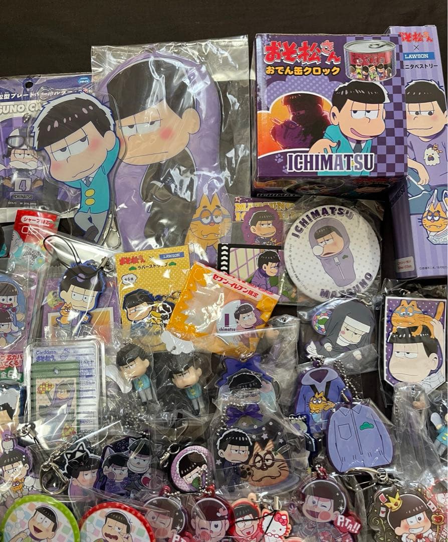おそ松さん まとめ売り キーホルダー 缶バッジ タペストリー