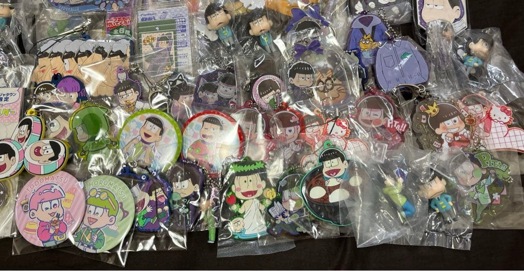おそ松さん まとめ売り キーホルダー 缶バッジ タペストリー