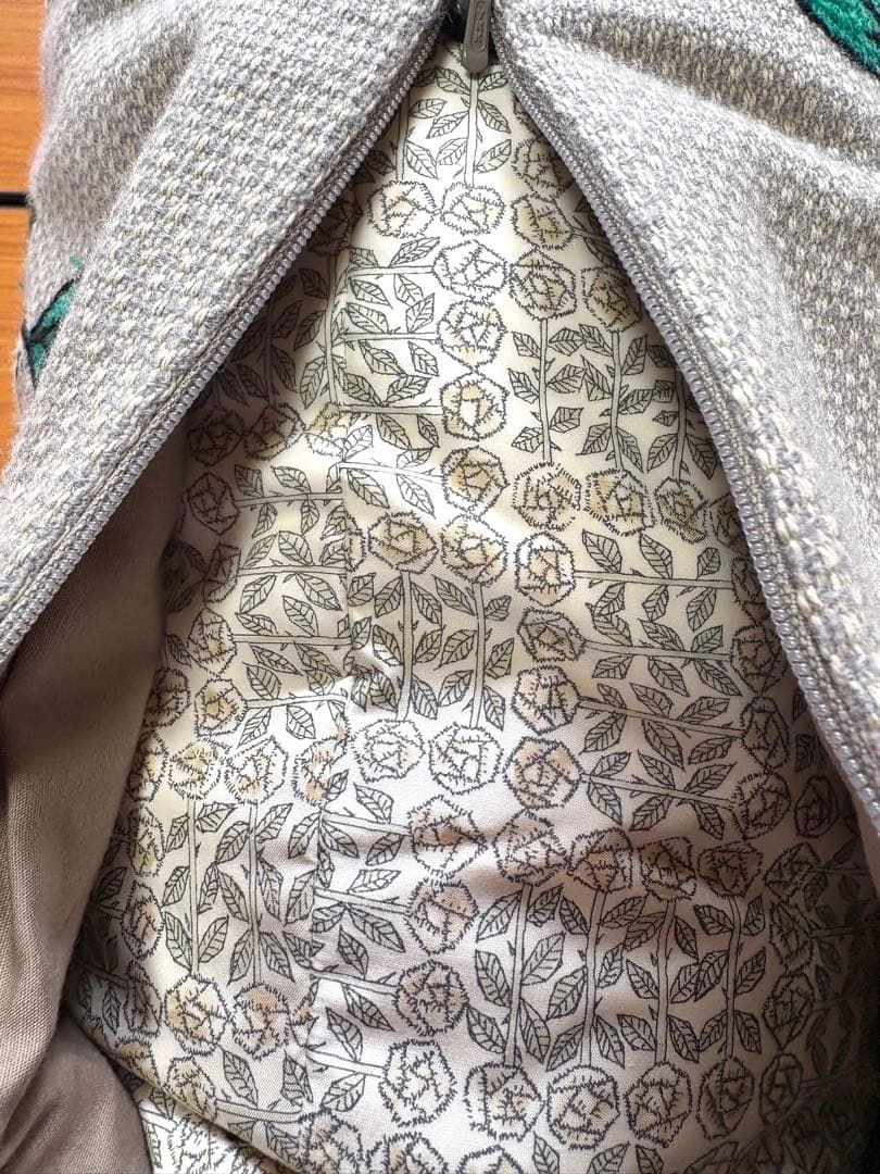 【美品】mina perhonen 花柄刺繍クッション
