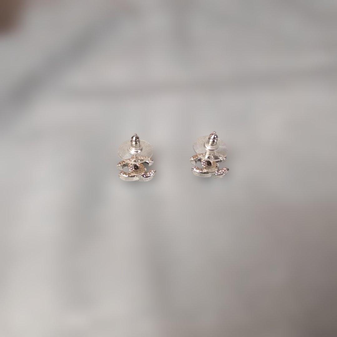 CHANEL シルバーダブルCロゴ ピアス