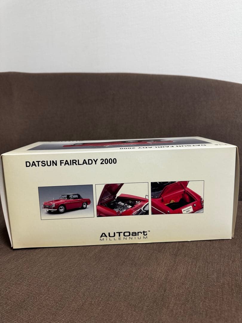 オートアート　1/18 ダットサン フェアレディ2000 （SR311型）
