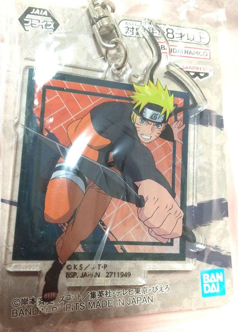 NARUTO　BORUTOグッズまとめ売り ラバスト　缶バッジ　ピンズ　アクキー
