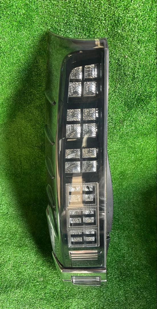 ZWR80系 ヴォクシー 純正 LEDテールKOITO 28-232 左右セット