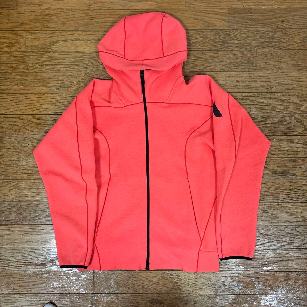 adidas テック　オレンジ