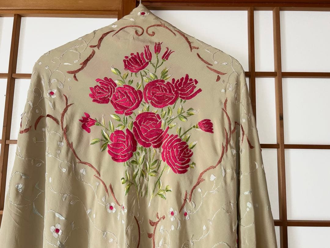 ソニアジョーンズ・刺繍マントン