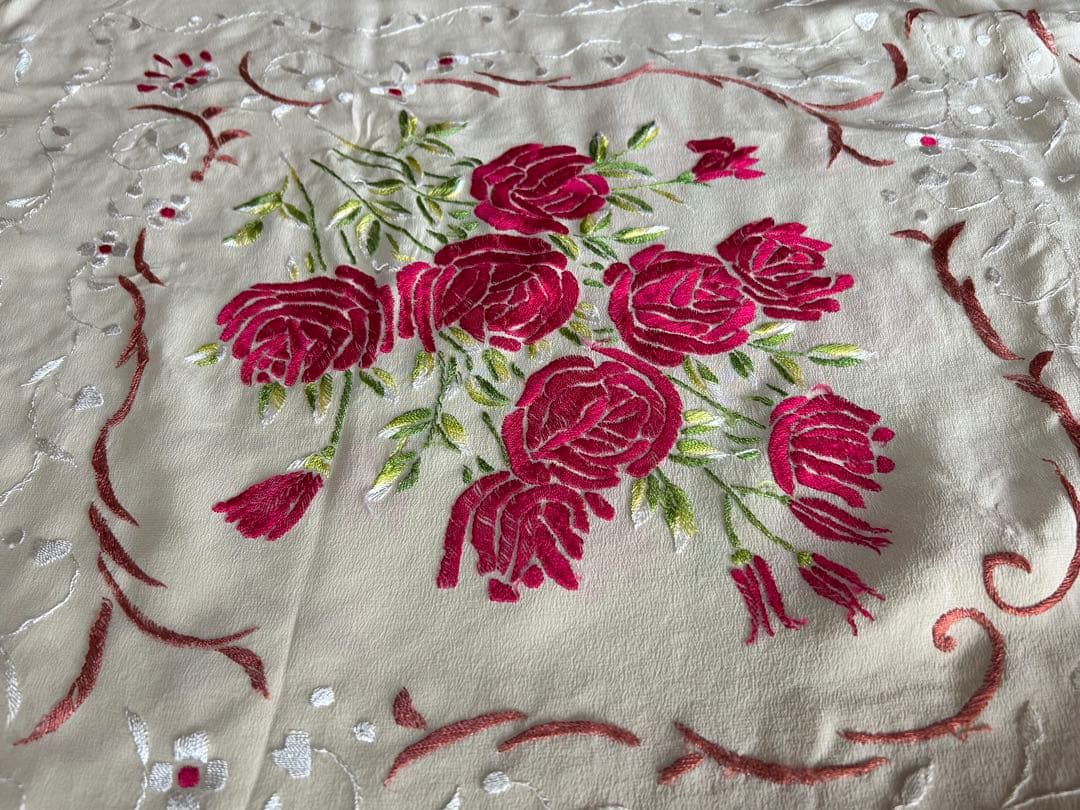 ソニアジョーンズ・刺繍マントン
