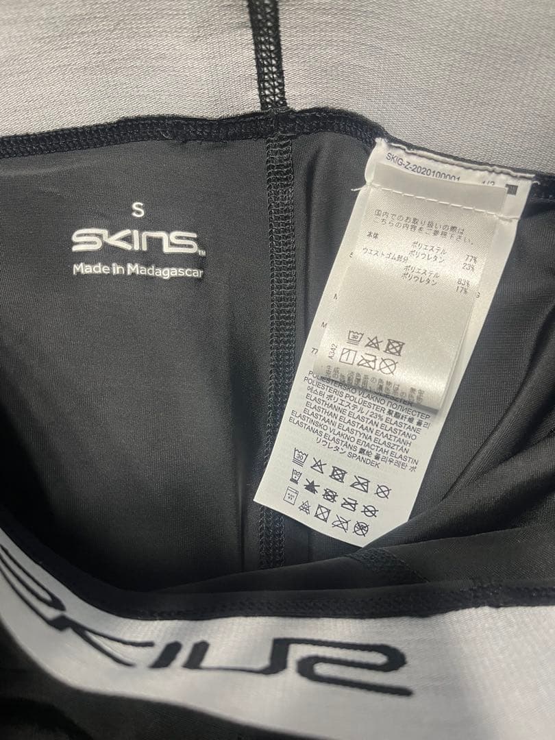 SKINS ブラックタイツ Sサイズ
