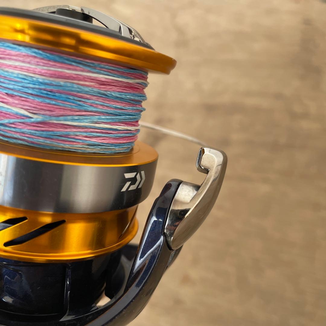 REVROS LT6000D-H スピニングリール