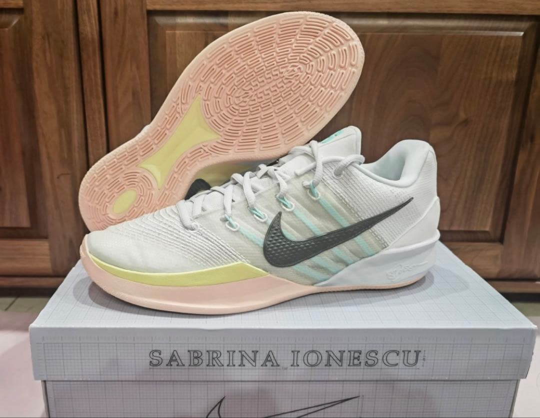 新品Nike Women's Sabrina 3 Silencer 30.5cm