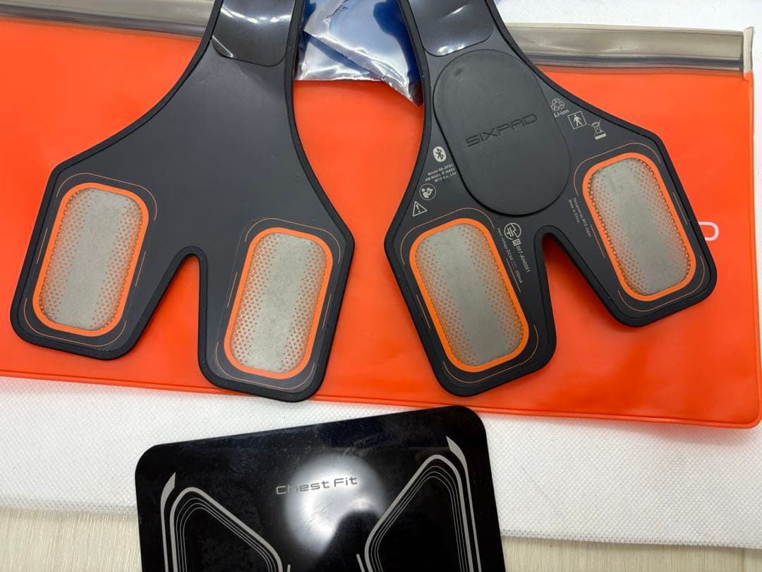 【月末限定大SALE】【美品】チェストフィット シックスパッド SIXPAD
