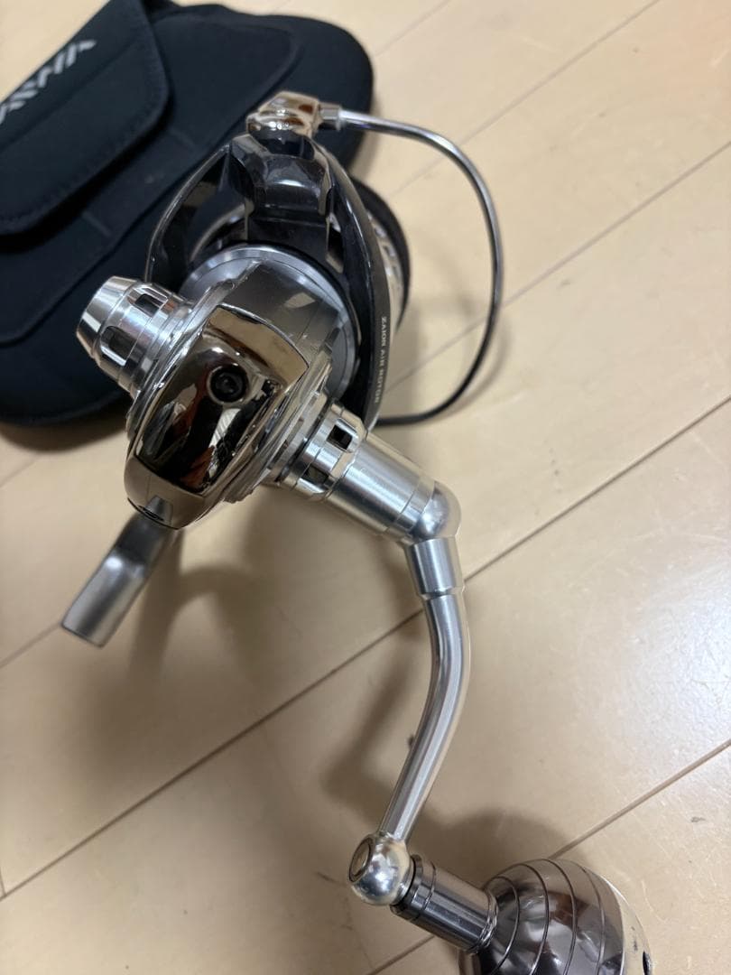 DAIWA １０ソルティガ　４５００　スピニングリール ケース付き