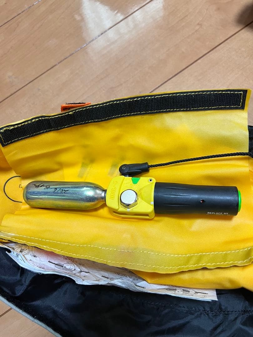 ジャッカル　ライフジャケット　自動膨張