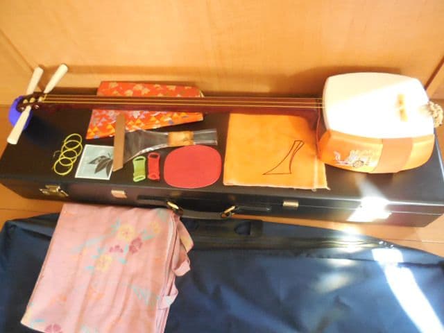 遺品整理 三味線 三絃 本体 地唄 バチ 紅木 あやすぎ胴 桐箱 フルセット