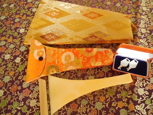 遺品整理 三味線 三絃 本体 地唄 バチ 紅木 あやすぎ胴 桐箱 フルセット
