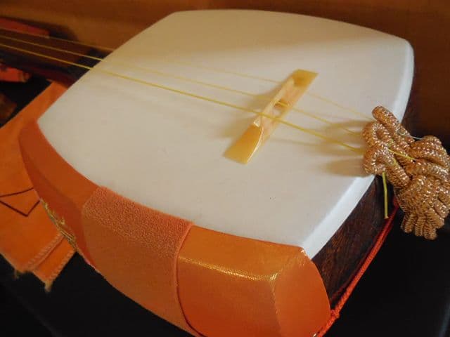 遺品整理 三味線 三絃 本体 地唄 バチ 紅木 あやすぎ胴 桐箱 フルセット
