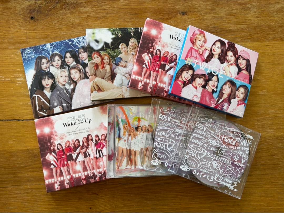TWICEアルバム　トレカなどまとめ売り