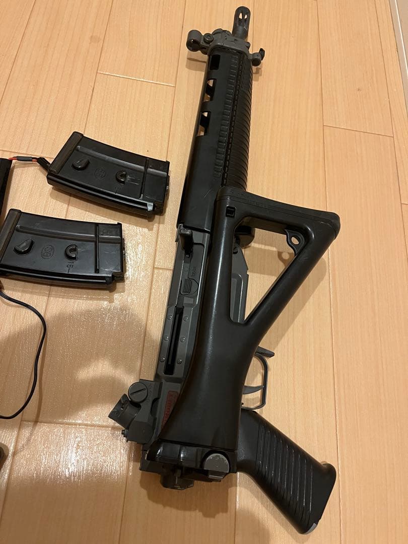 東京マルイ　電動ガン SIG 551 バースト　マガジン2個 充電器付き