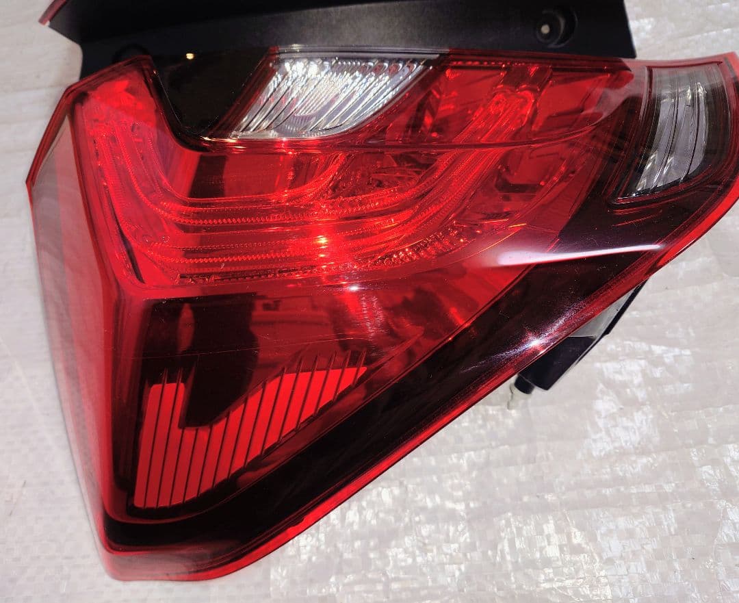 フィット 3　GK GP 5 6 後期　LED テール　ランプ　レンズ　中古