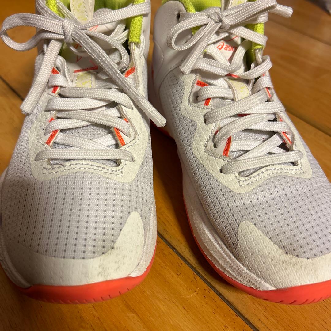 asics バスケットボールシューズ ホワイト/イエロー　22センチ