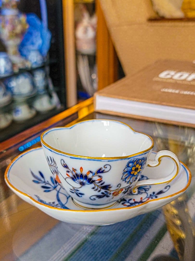 【極希少】 Meissen (マイセン) 一級品 四つ葉型 金彩と赤花の咲き誇る