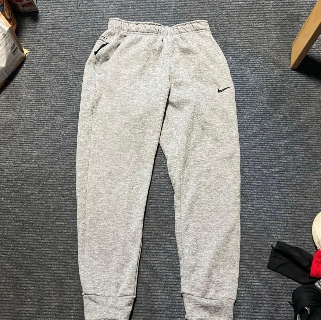 NIKE長袖セットアップ　Mサイズ