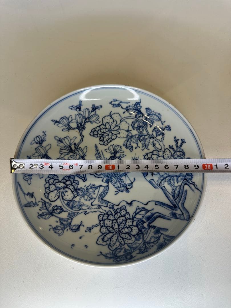 中国 大明成化年製 花草昆虫文 皿　盤　窯裂有り　古陶磁　骨董品