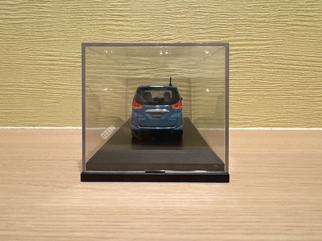 ゆ*ち様 FREED ミニカー 1/43 スケール 青