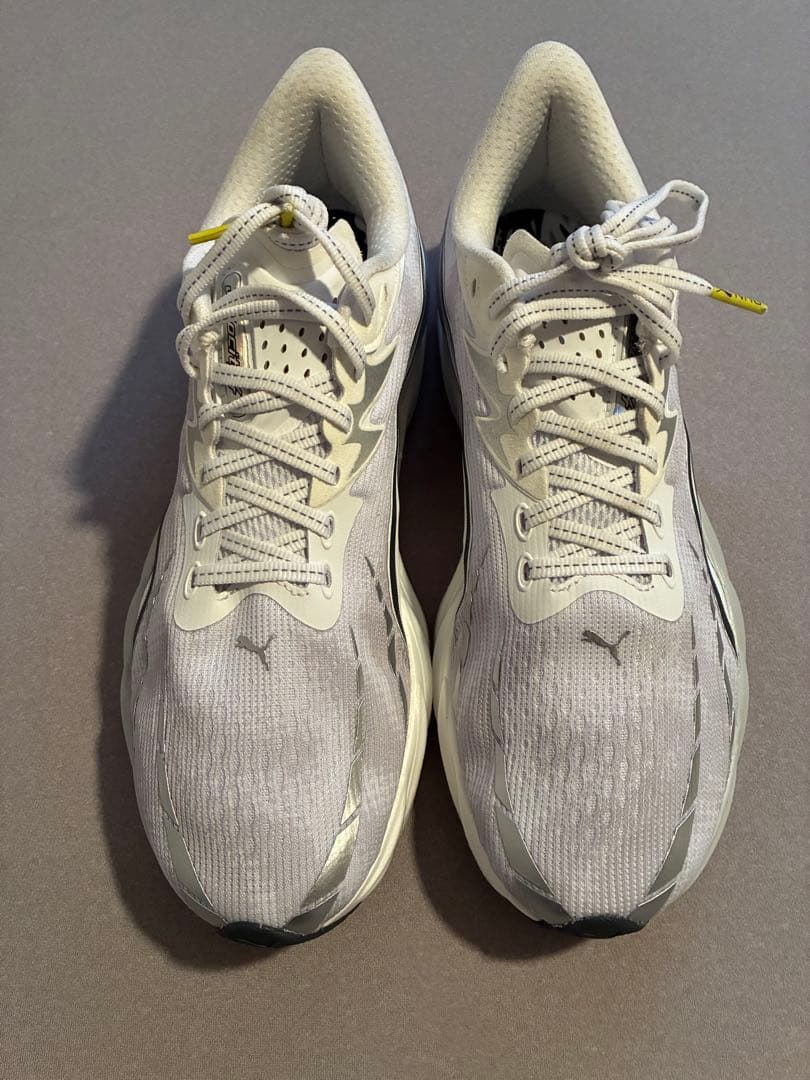 PUMA x charbon ヴェロシティ ニトロ 4 ランニングシューズ