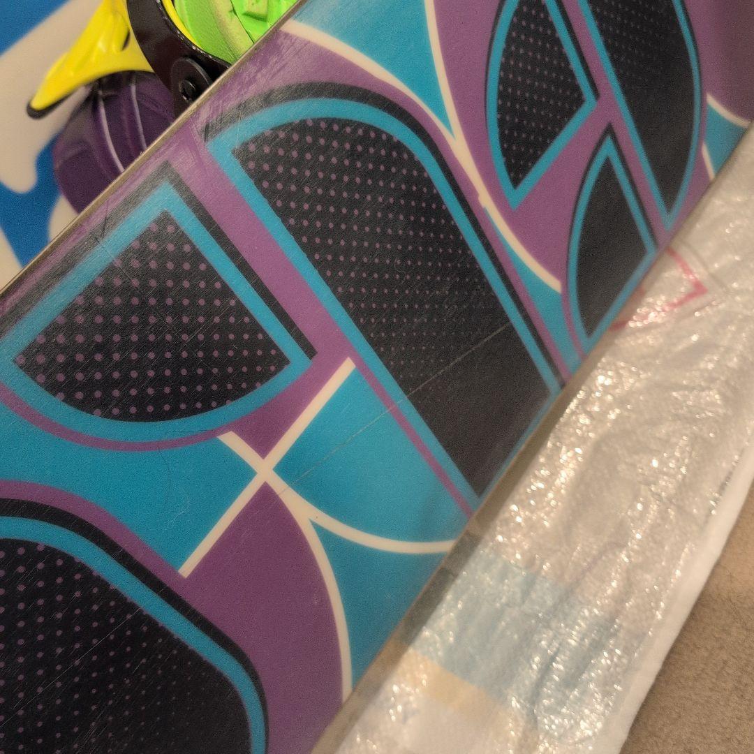 カラフルスノーボードとブーツセット